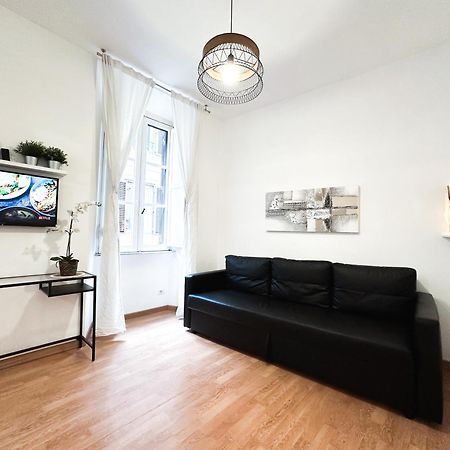 Apartment By The Colosseum - White Chic Flats Rome Buitenkant foto