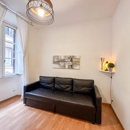 Apartment By The Colosseum - White Chic Flats Rome Buitenkant foto