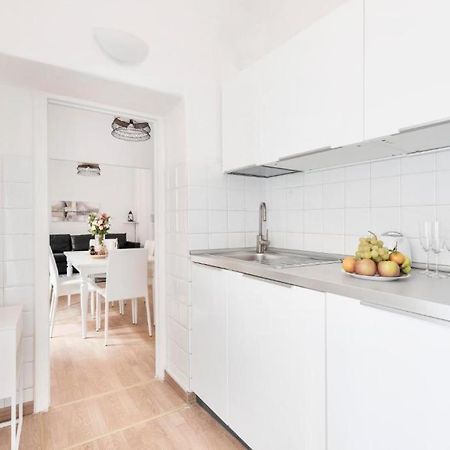 Apartment By The Colosseum - White Chic Flats Rome Buitenkant foto