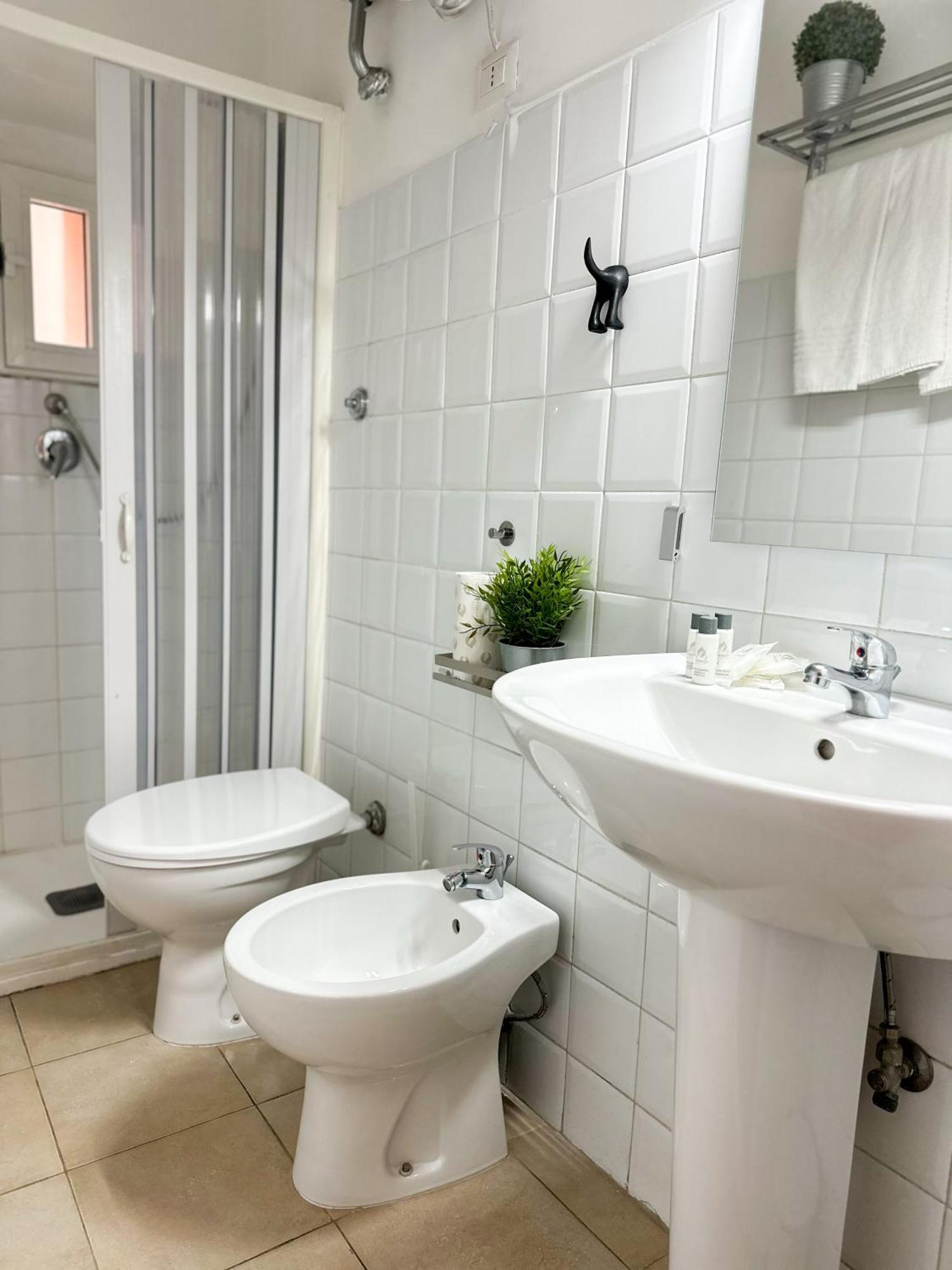 Apartment By The Colosseum - White Chic Flats Rome Buitenkant foto