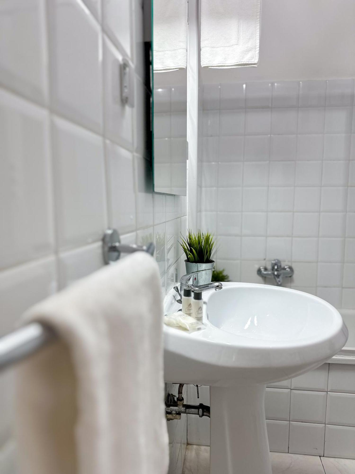 Apartment By The Colosseum - White Chic Flats Rome Buitenkant foto