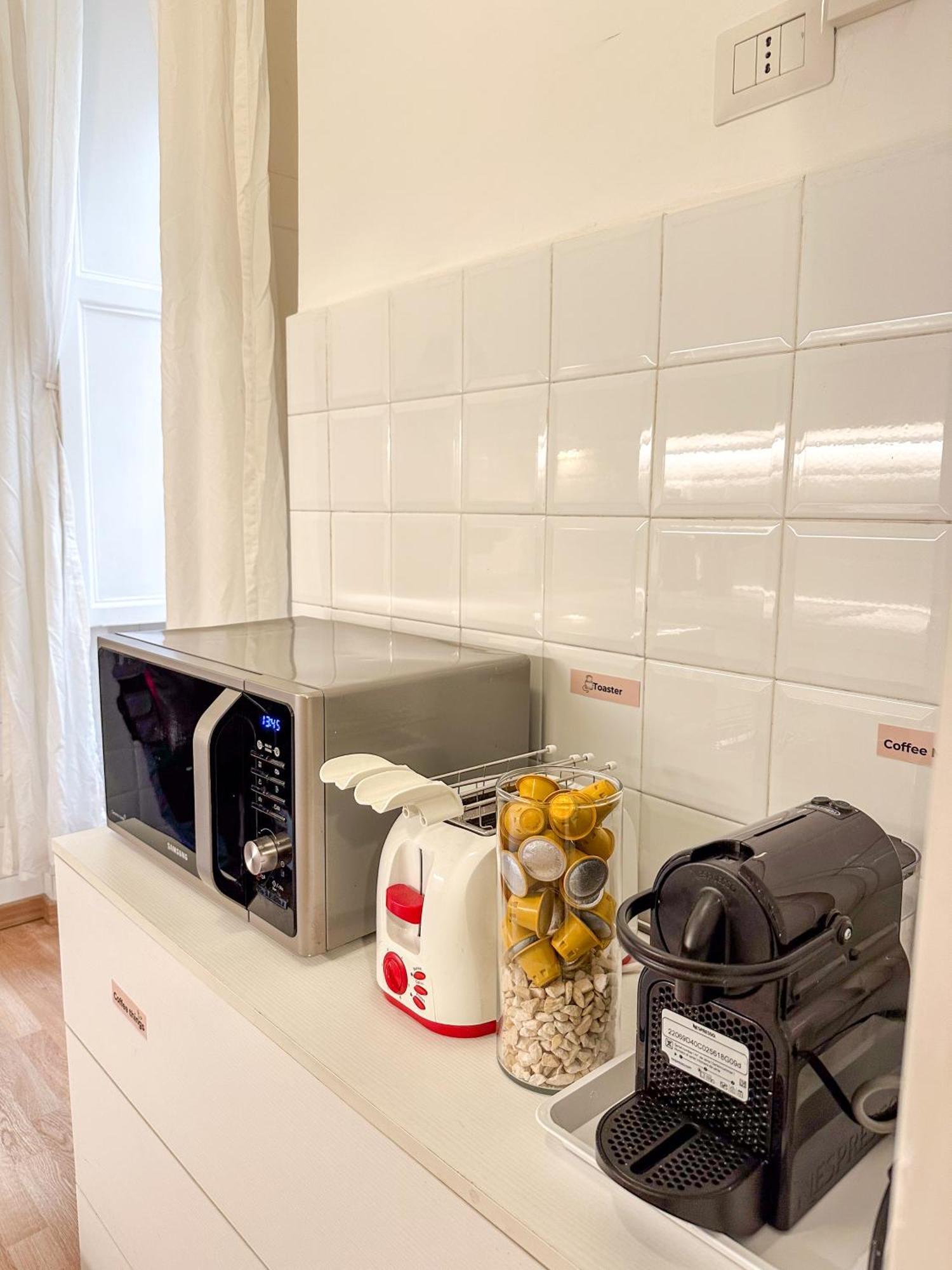 Apartment By The Colosseum - White Chic Flats Rome Buitenkant foto