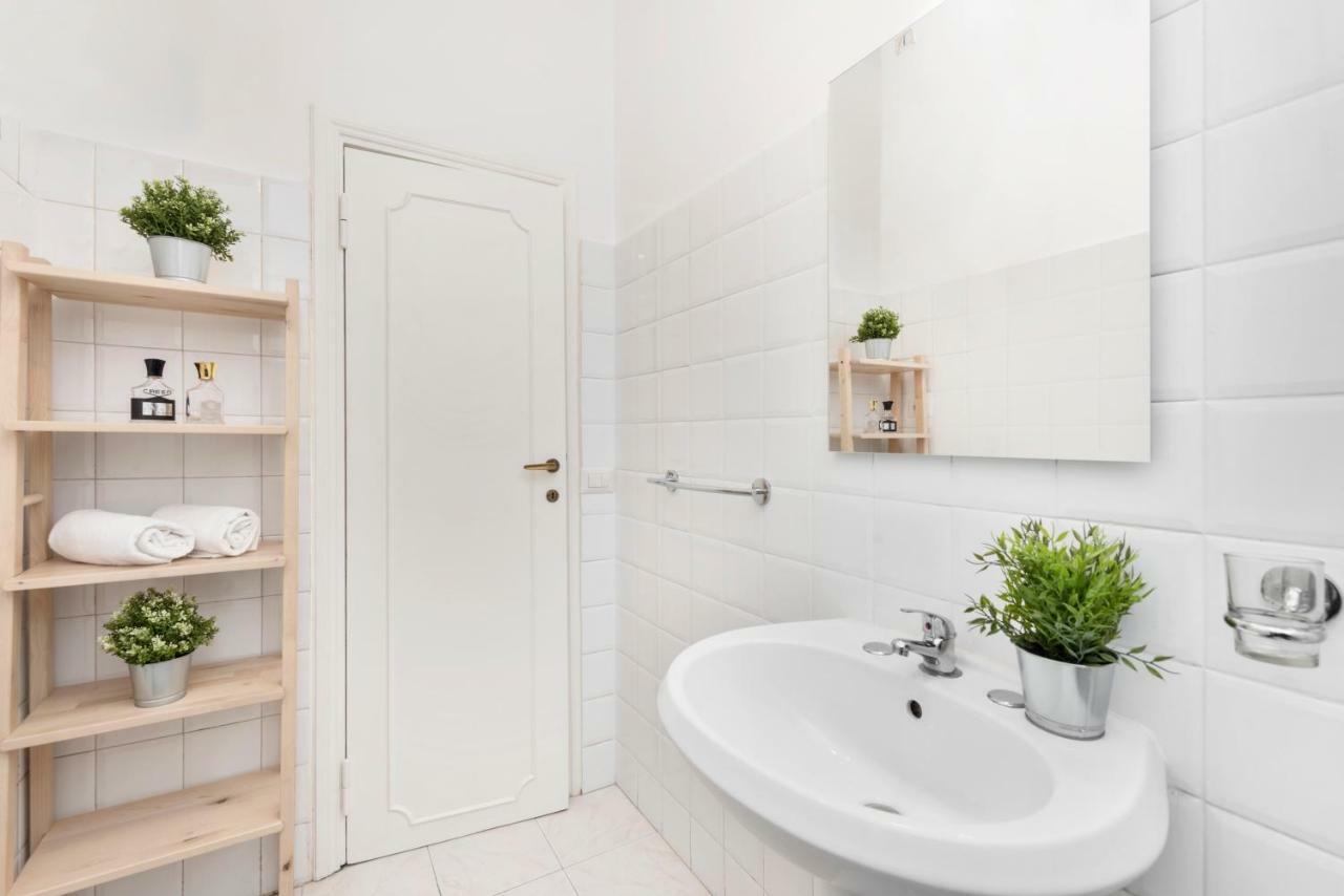 Apartment By The Colosseum - White Chic Flats Rome Buitenkant foto